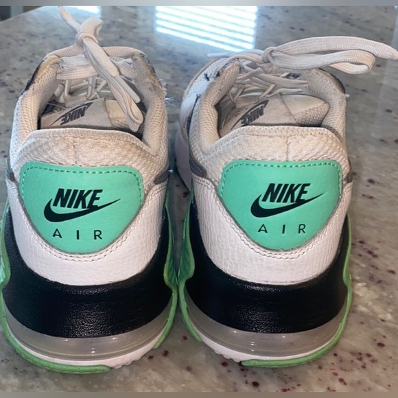 Women’s Nike Air Max Tennis Shoes. Size 6.5. (ALSO FITS Big kids 4.5) - Picture 2 of 6